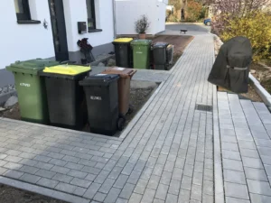 Mülltonnenplatz vor der Aufstellung der Metzler Mülltonnenbox