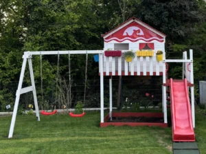 Wickey Smart Seaway Spielturm fertig aufgebaut im Garten
