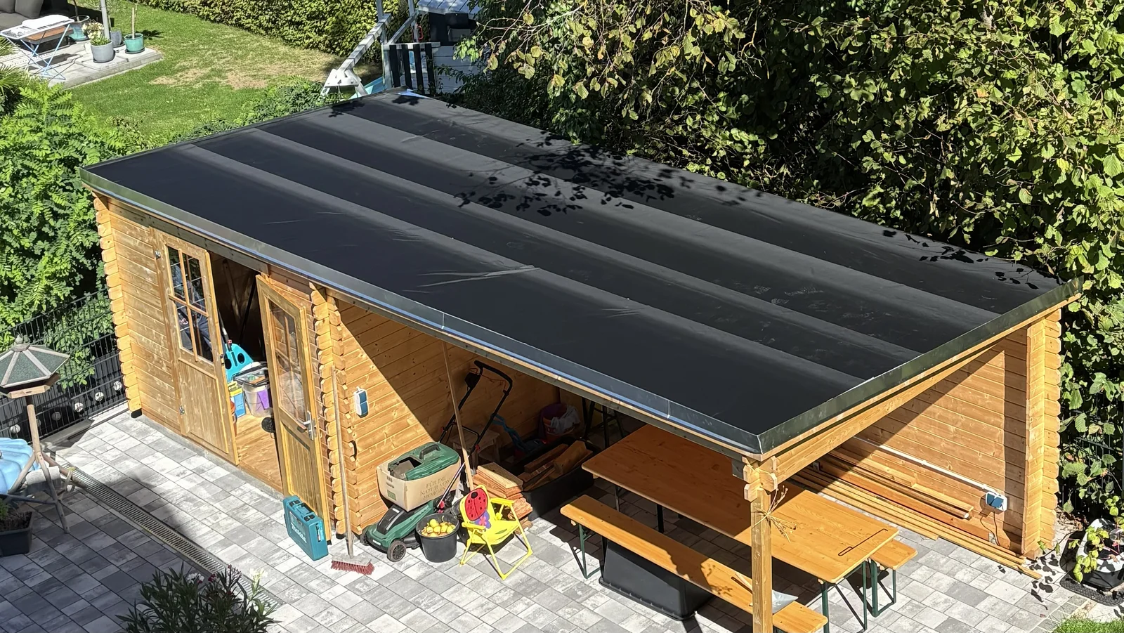Fertig mit EPDM abgedichtetes Gartenhausdach