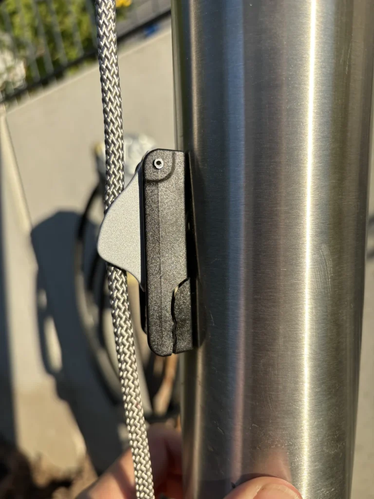 Gebrochene Seilklemme des Sonnensegel-Spannsystems