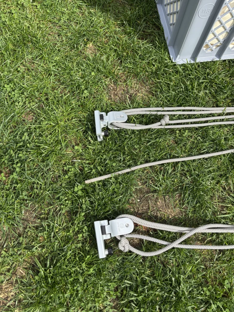 Seil mit Umlenkrollen und Schlitten des Sonnensegels
